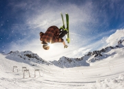 开云体育app-跨界狂胜，从北京男篮到F1赛道，统治力的双重奏鸣