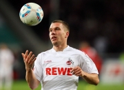 开云体育中国官网-银色闪电划破巴林夜空，拉塞尔领衔梅赛德斯完胜索伯，F1新赛季霸权初现